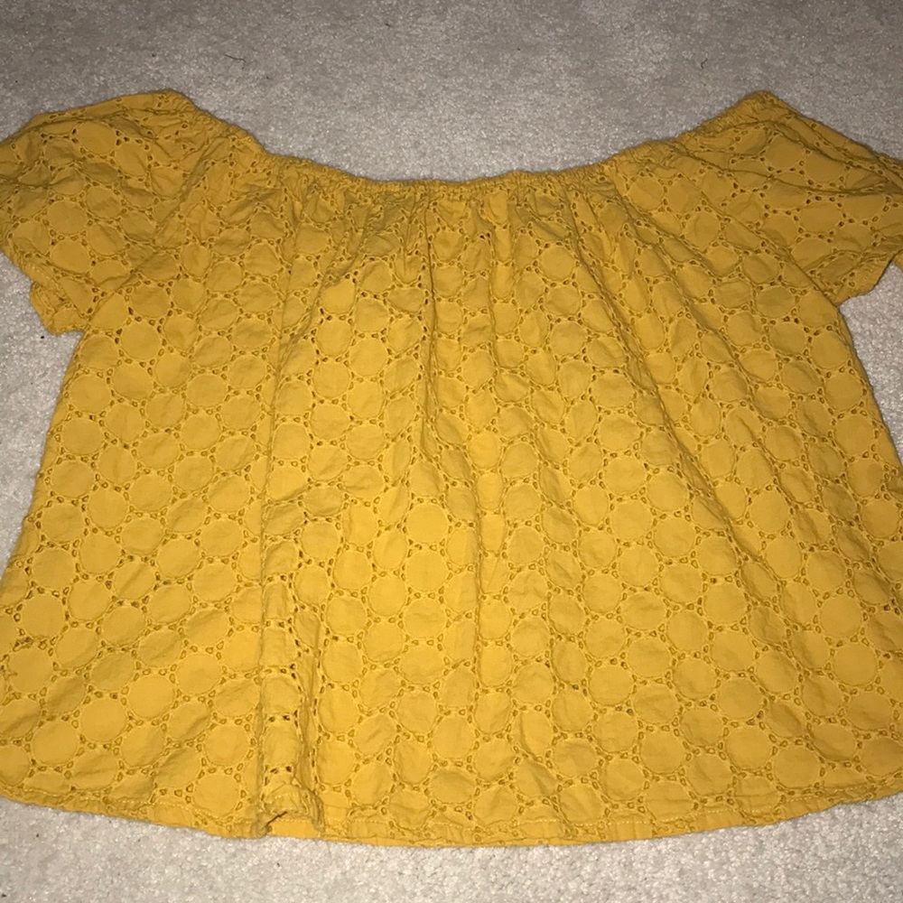 crop top off the shoulder